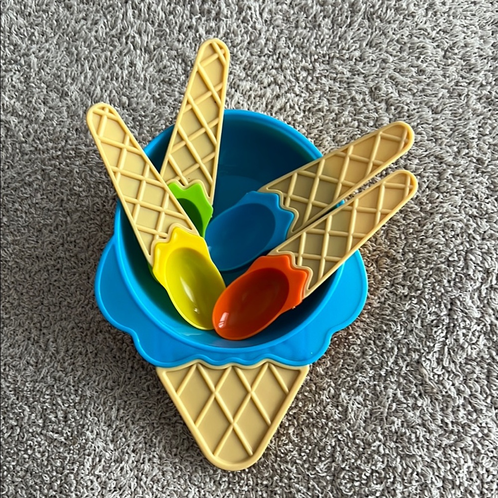 Colorful Ice Cream Cone Shaped Bowls and Spoons Set